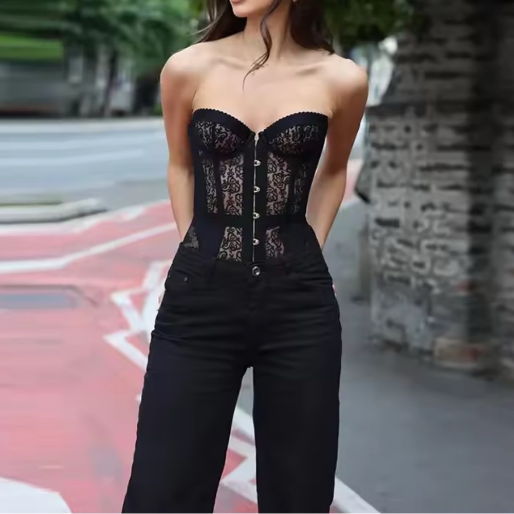 Chic Black Lace Strapless Bodysuit